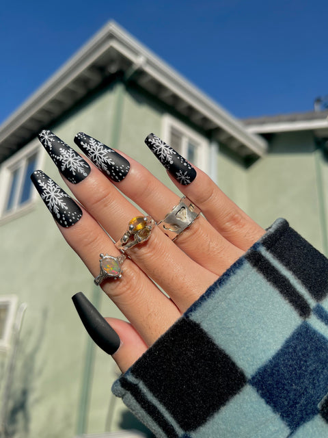 Snowflake in Black Matte - Press on Nails